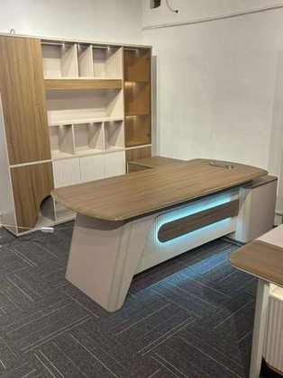 Bureau directorial LED avec bibliothèque