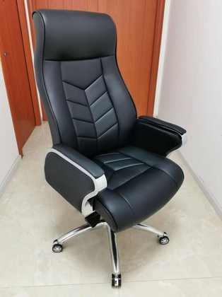 Fauteuil de direction cuir noir, liseré blanc