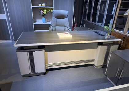 Bureau directorial gris avec caissons